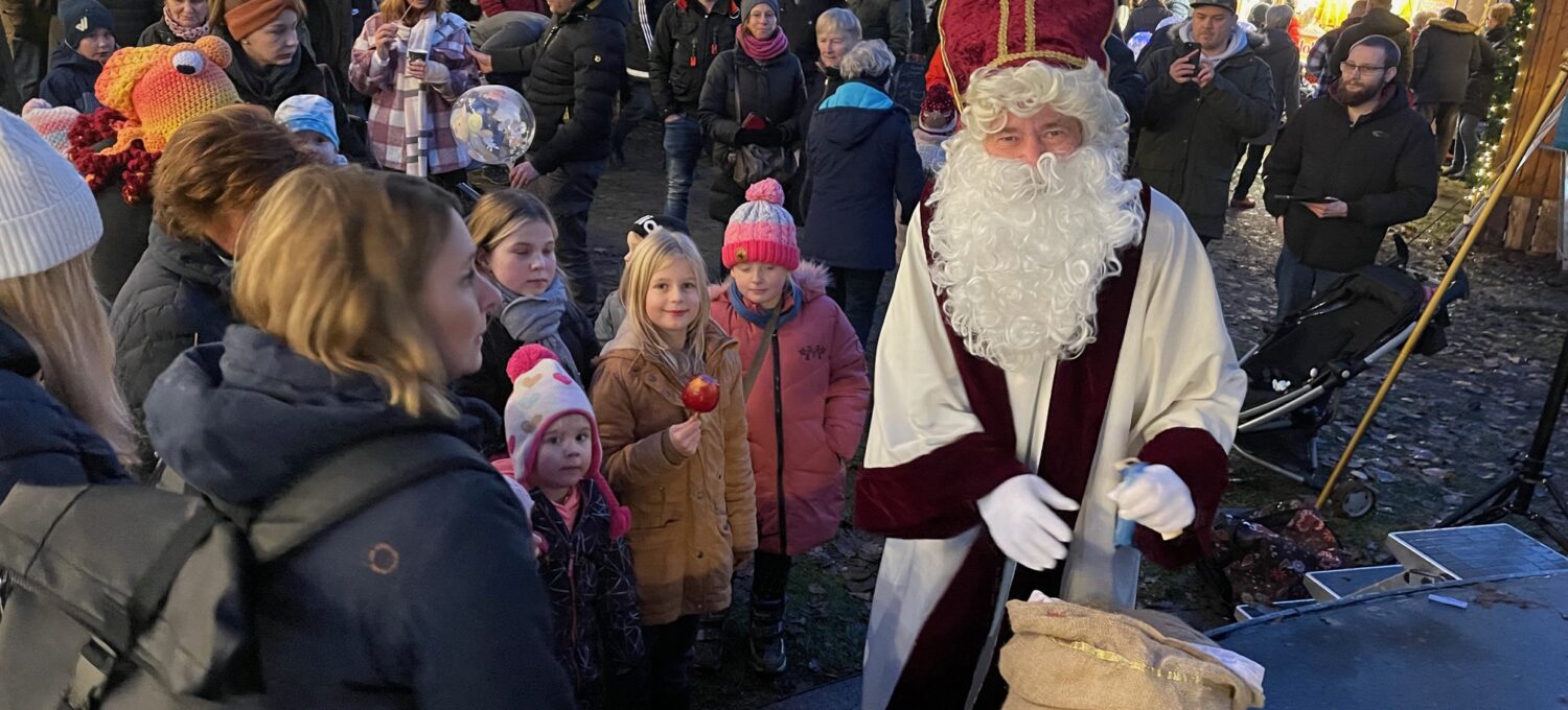 Nikolaus hat sich an beiden Tagen für 16.30 Uhr angekündigt.