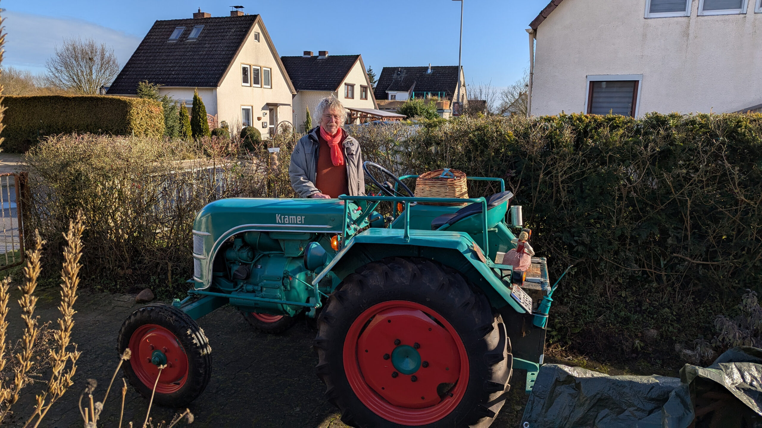 Winfried Dietrichs mit seinem restaurierten Kramer KL 11