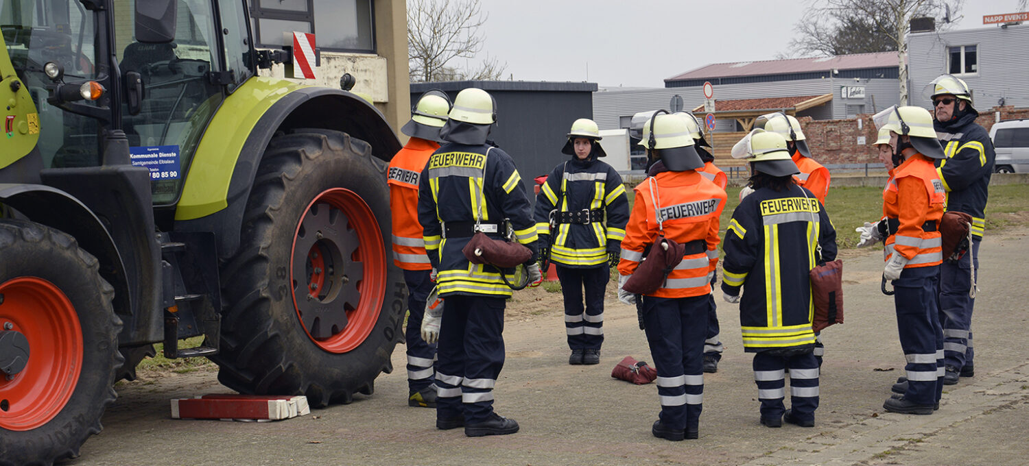 Rund 70 Feuerwehrleute begannen im vergangenen Jahr ihre Feuerwehr-Ausbildung an der FTZ in Dannenberg, unter ihnen waren auch 27 Frauen.