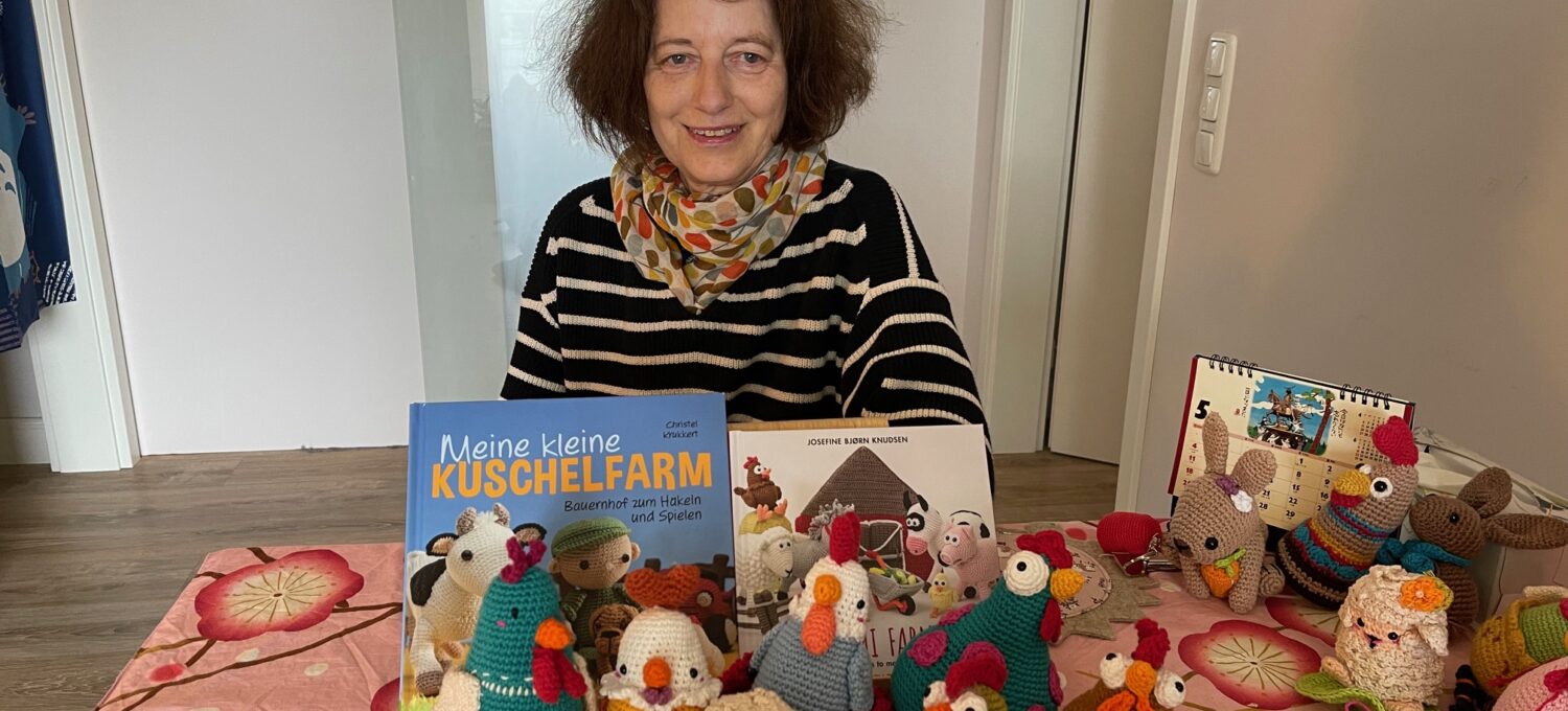 Christine Izeki häkelt mit Leidenschaft japanische Kuscheltiere und bietet am Selbsthilfetag einen Amigurumi Häkelworkshop an.