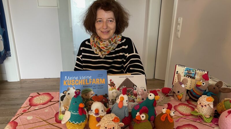 Christine Izeki häkelt mit Leidenschaft japanische Kuscheltiere und bietet am Selbsthilfetag einen Amigurumi Häkelworkshop an.