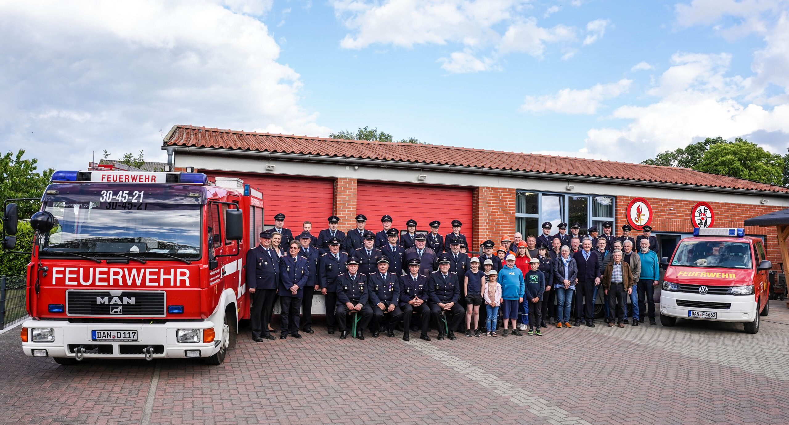 Die Freiwillige Feuerwehr Woltersdorf ist in einem modernen Gerätehaus in der Feuerwehrstraße 1 beheimatet.