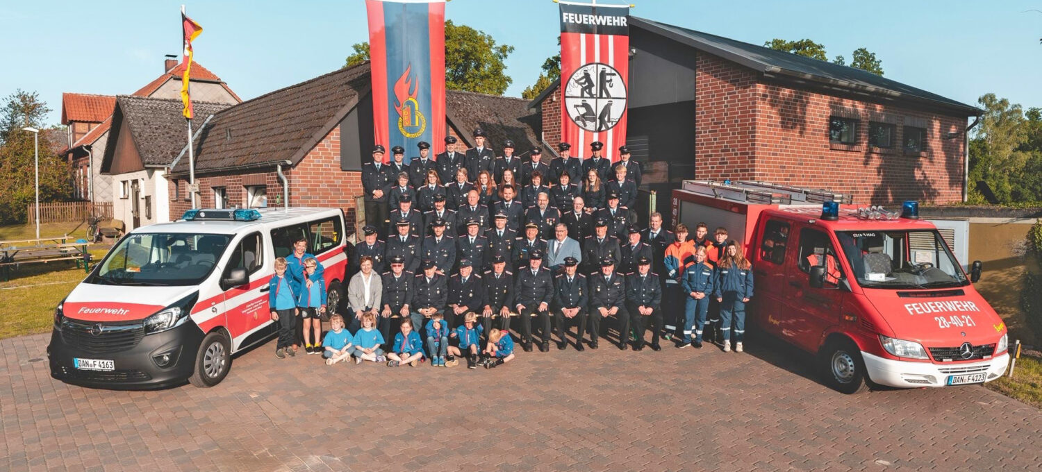 Die Freiwillige Feuerwehr Bösel feierte ein Dorffest anläßlich des 90-jährigen Bestehens der Wehr.