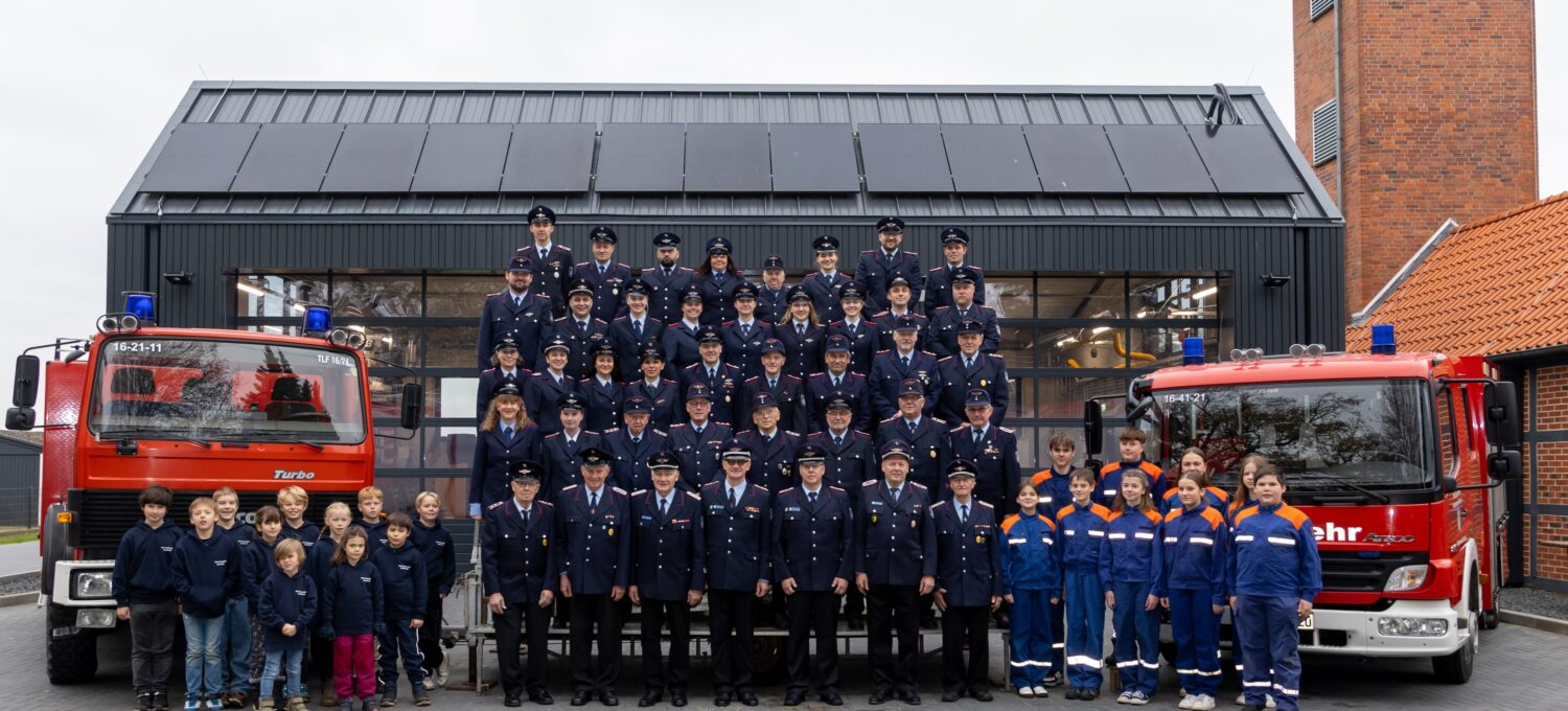 Das Team der Freiwilligen Feuerwehr Damnatz freut sich darauf, nach 2003 erneut Gastgeber des Kreisfeuerwehrtages sein zu dürfen.