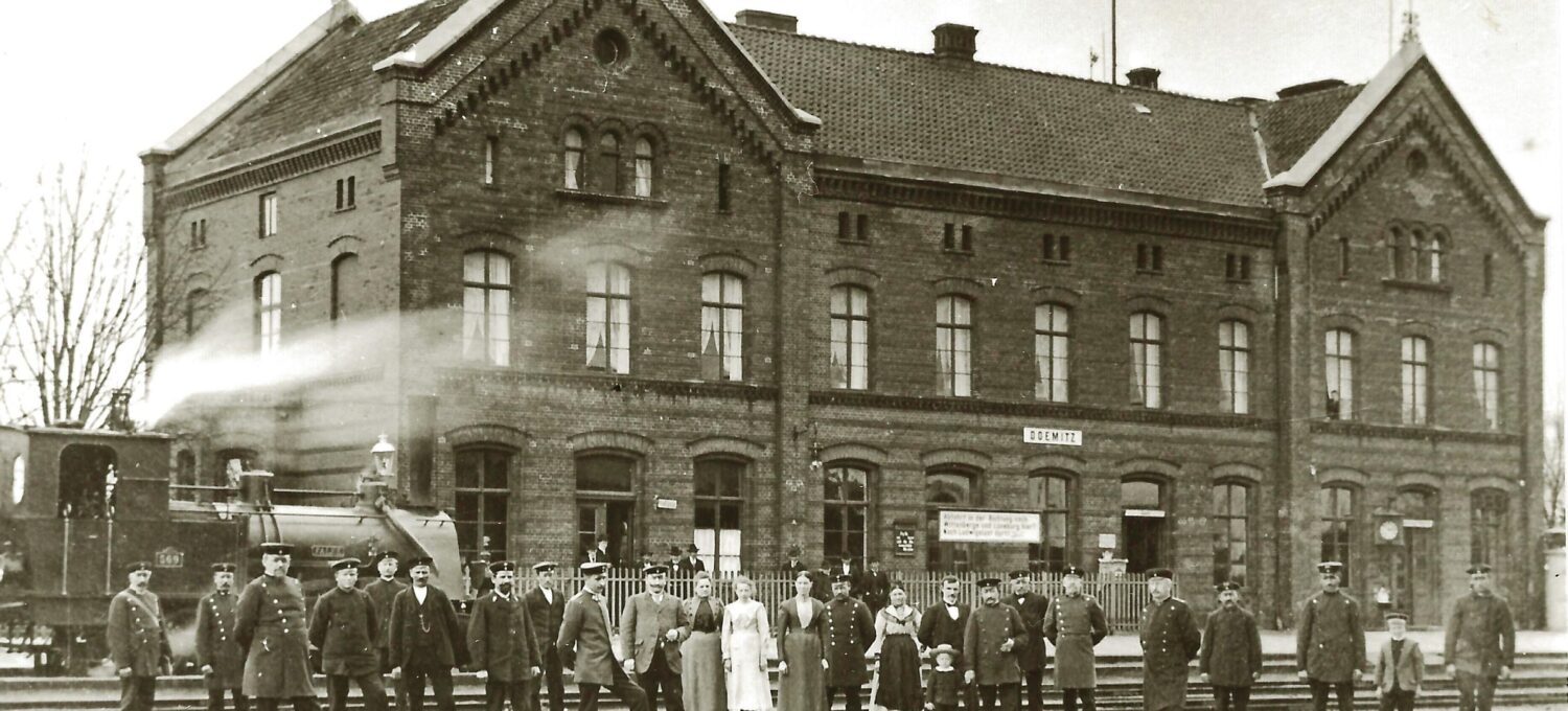 Zahlreiche historische Ansichten - hier der Bahnhof Dömitz um 1910 - sind nun online verfügbar.