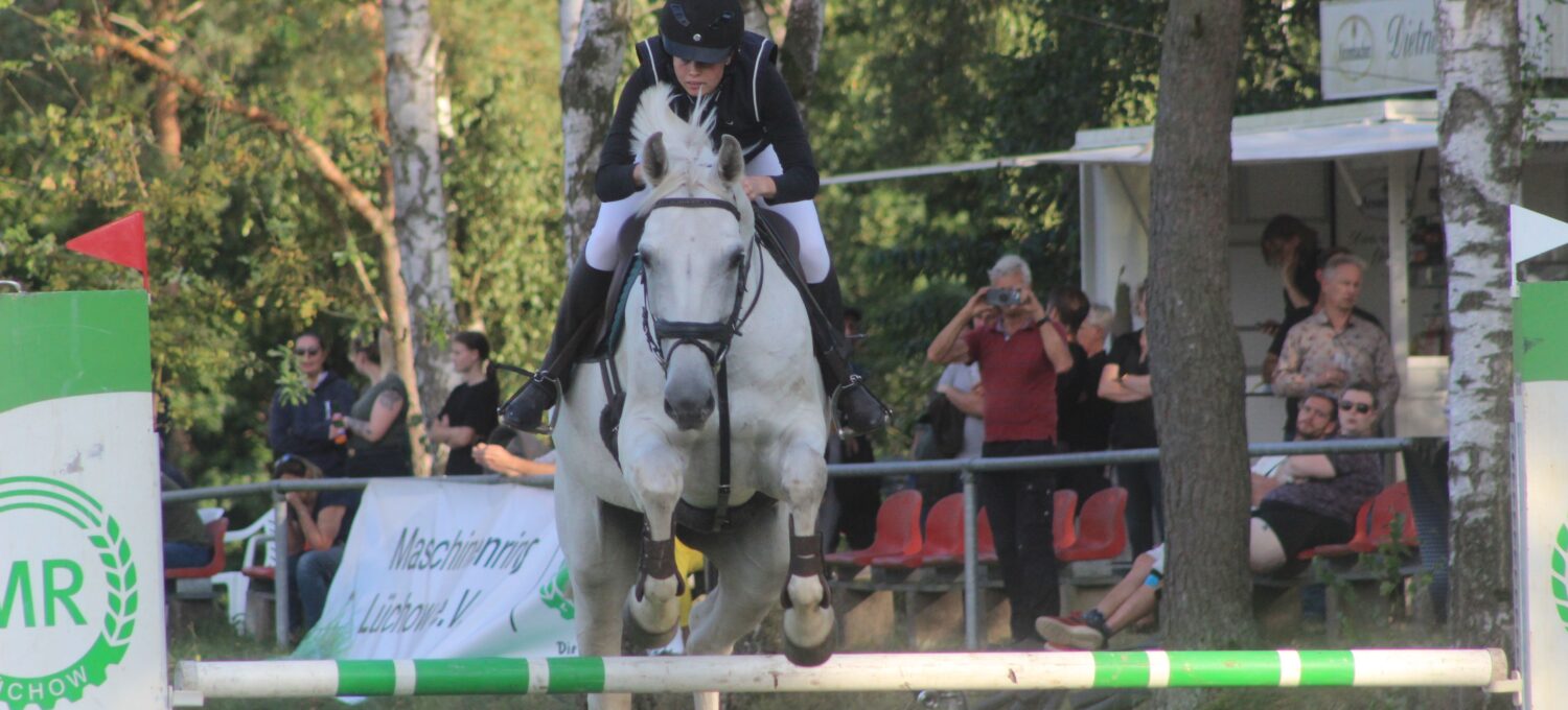 Florentine de Beyer vom RFV Dannenberg wird an den Reitertagen auch am Start sein.