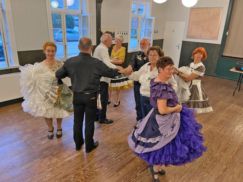 Die Wendland Dancers treffen sich einmal in der Woche, um Square Dance zu üben.