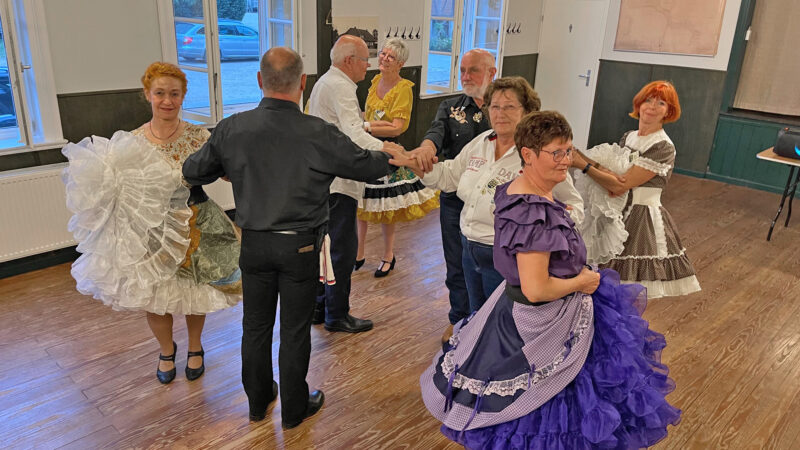 Die Wendland Dancers treffen sich einmal in der Woche, um Square Dance zu üben.