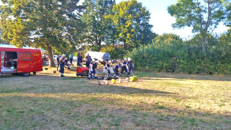 Mit Teamgeist und viel Humor nahmen sechs Damen an dem Traditionswettkampf der alten Eimerfestspiele teil.