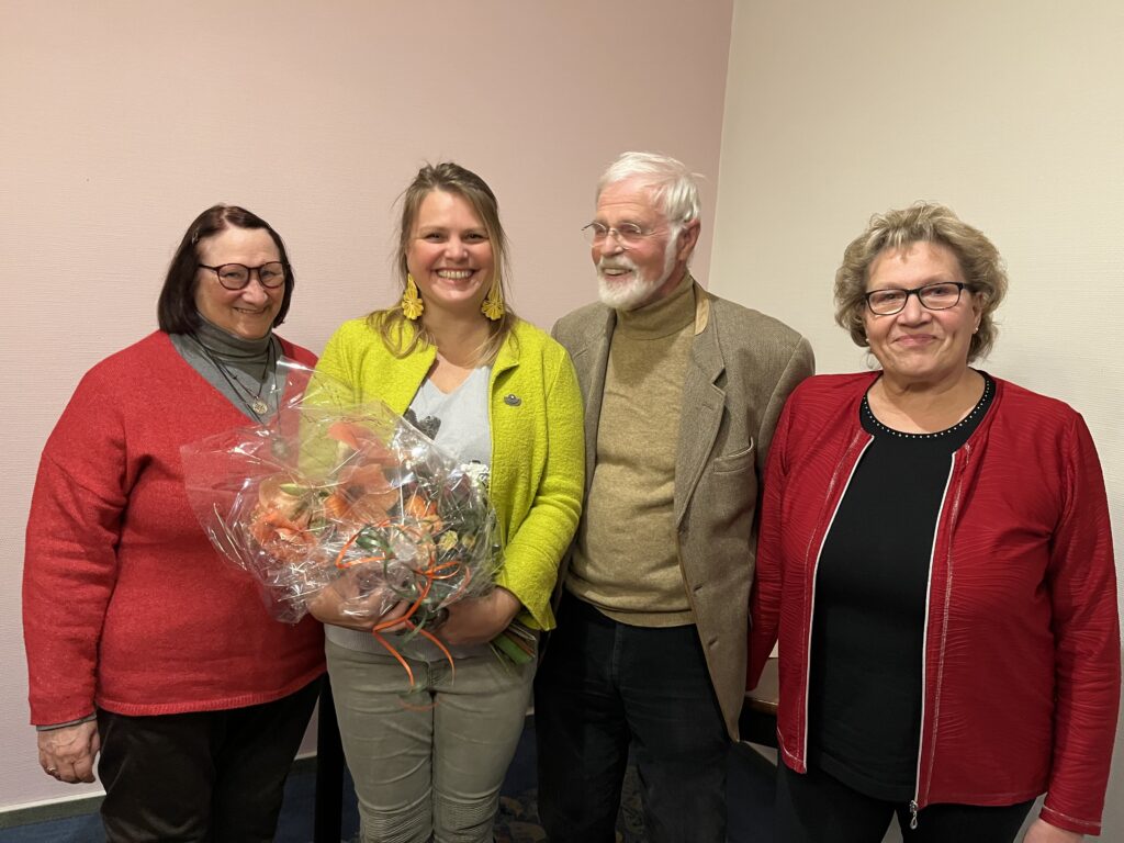 Anna-Maria Adrian Hora (2. von links) wurde als Vorsitzende des Kneippvereins verabschiedet. Die neuen im Vorstand, Schatzmeisterin Anja Zitko (links) und Schriftführerin Marianne Baron (rechts) dankten ihr, ebenso wie der zweite Vorsitzende Dr. Christoph Schmieta. Auf dem Foto fehlt die neue erste Vorsitzende Bettina Riecke.