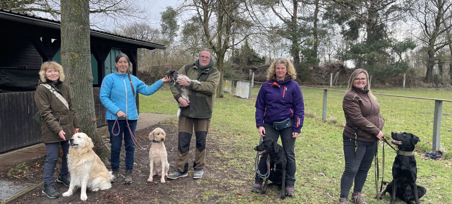 Der neue Vorstand des Schäferhundvereins Wustrow (von links): Kassenwartin Petra Wolhorn, Vorsitzende Isabell Hansen, Platzwart Gunnar hansen sowie die beiden Übungsleiterinnen Steaphanie Witte und Stefanie Schmidt.